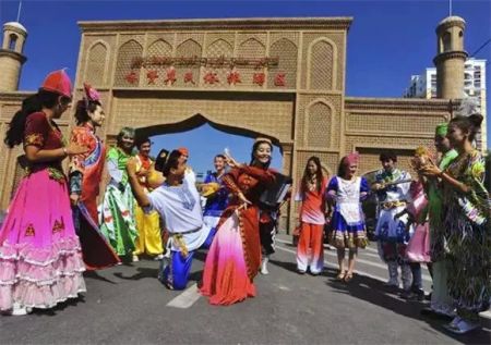 喀赞其民俗村