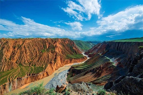 奎屯大峡谷